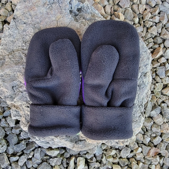 Minnesota Vikings NFL Fleece Winter Mittens Women's - Picture 4 of 6